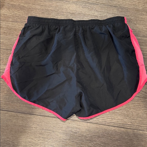 Dri-fit Nike Women's Athletic Shorts in Black and Pink fully lined - Picture 2 of 3